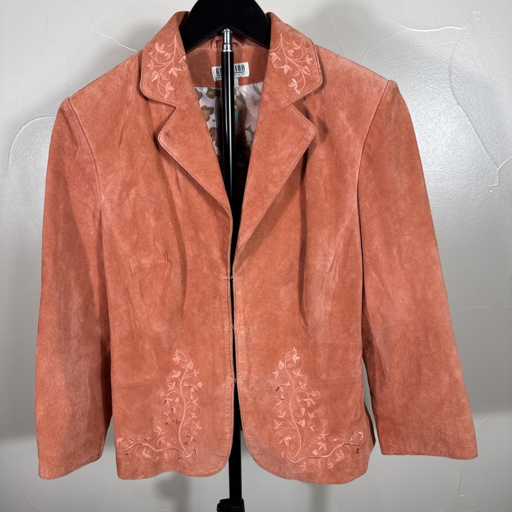 Beautiful vintage GEORGIOU STUDIO Coral Embroidered leather jacket Size 4 Lined